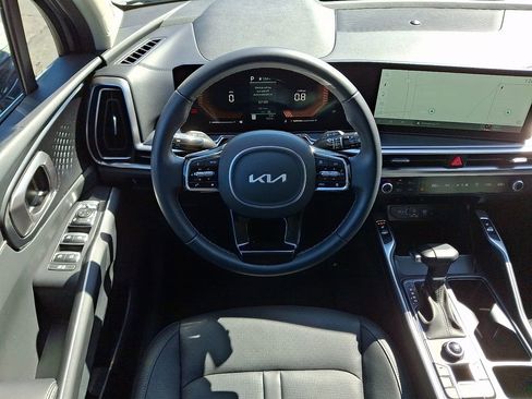 Certified 2025 Kia Sorento S image 12