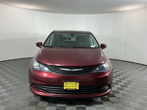 Used 2018 Chrysler Pacifica L FWD image 2