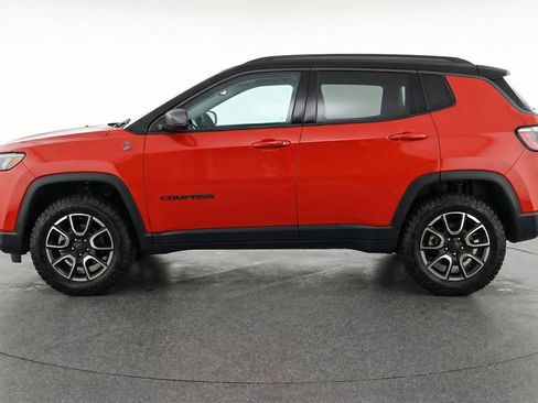 Used 2025 Jeep Compass Trailhawk AWD/4WD image 5