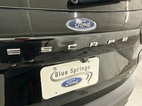 New 2026 Ford Escape ST-Line w/ Cold Weather Package AWD/4WD image 5