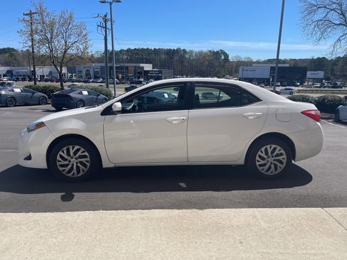 Used 2019 Toyota Corolla LE image 15