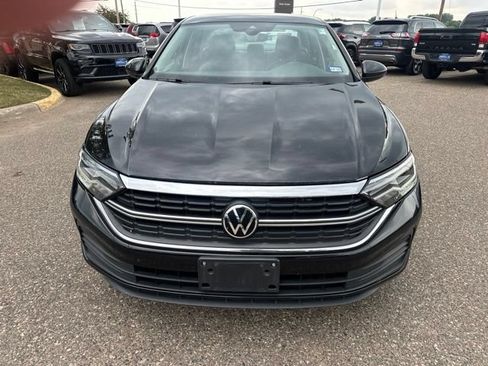 Used 2024 Volkswagen Jetta SE FWD image 8