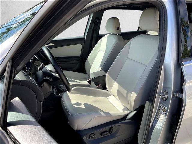 Used 2020 Volkswagen Tiguan SE R-Line FWD image 21