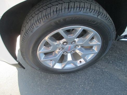 Used 2020 GMC Yukon SLT w/ Enhanced Security Package AWD/4WD image 13