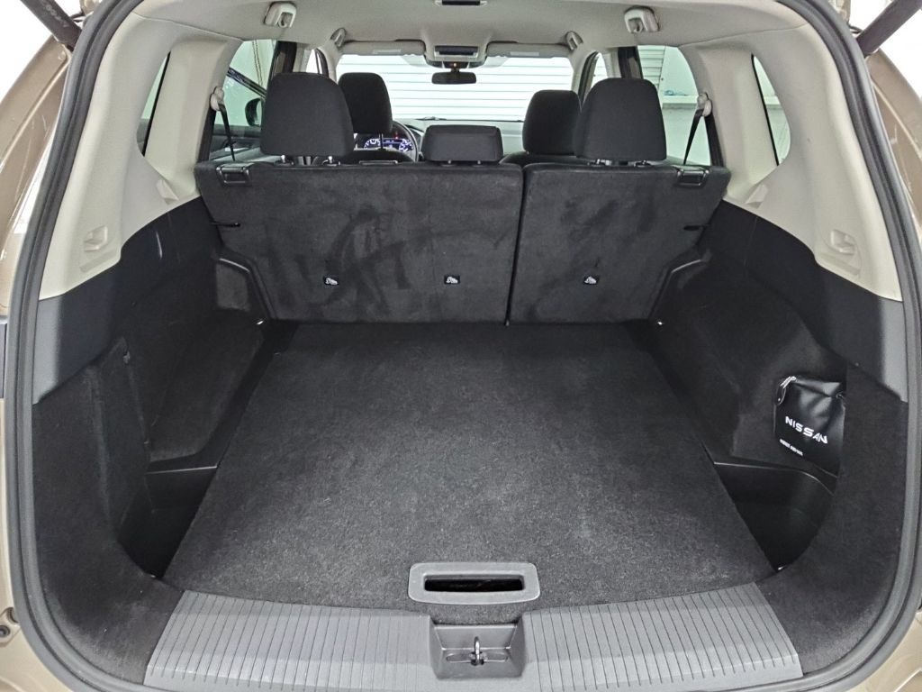 Used 2025 Nissan Rogue SV AWD/4WD image 31