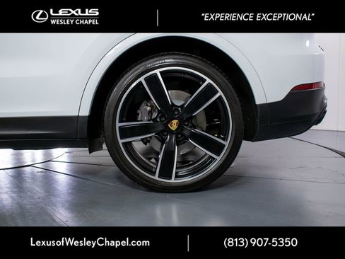 Used 2023 Porsche Cayenne AWD/4WD image 10