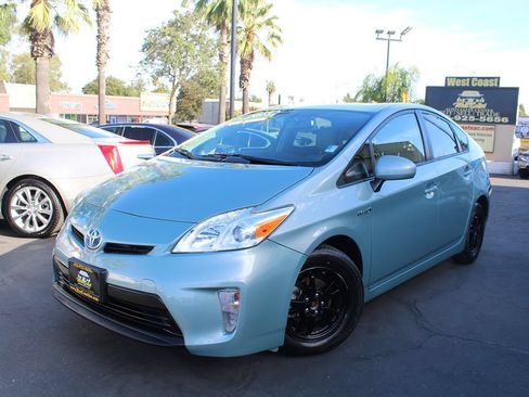 Used 2015 Toyota Prius Four FWD image 34