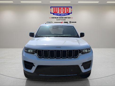 Used 2025 Jeep Grand Cherokee Laredo X RWD image 8