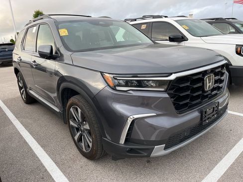 Used 2025 Honda Pilot Elite image 2