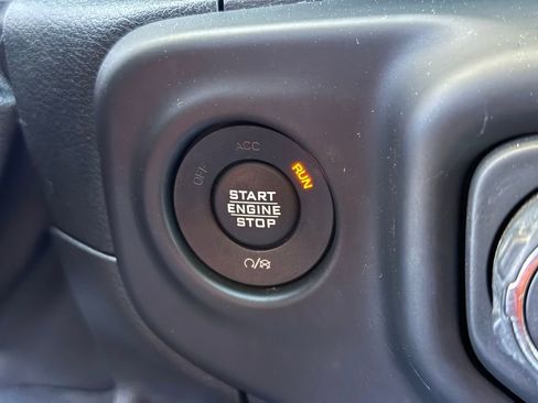 Used 2018 Jeep Wrangler Unlimited Sahara image 29