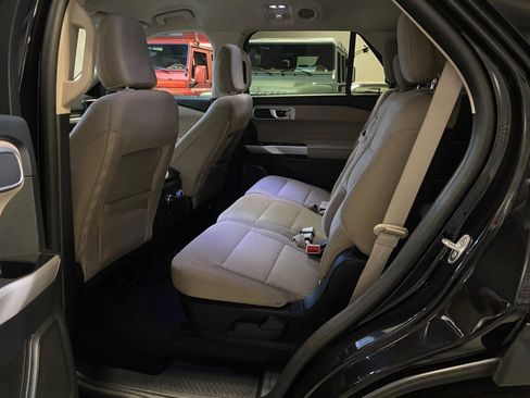 Used 2023 Ford Explorer XLT image 29