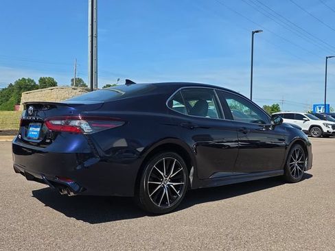 Used 2021 Toyota Camry SE FWD image 3