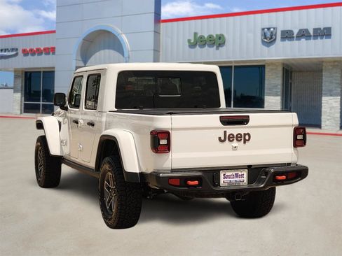 Used 2025 Jeep Gladiator Mojave w/ Convenience Group AWD/4WD image 4