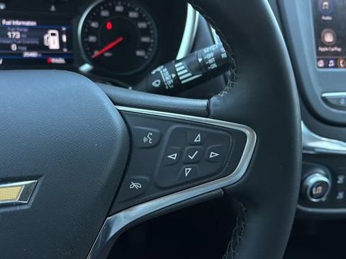 Used 2024 Chevrolet Equinox LT FWD image 23