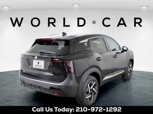 Used 2025 Nissan Kicks SV w/ SV Premium Package FWD image 3