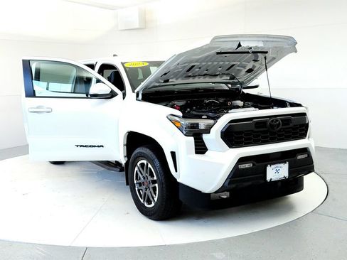 Used 2024 Toyota Tacoma TRD Sport w/ TRD Sport Upgrade Package AWD/4WD image 9
