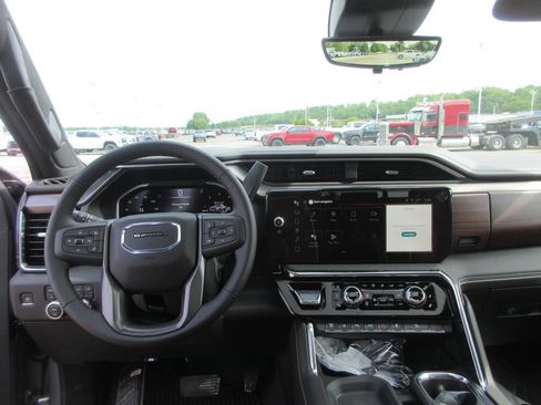 New 2026 GMC Sierra 2500 Denali Ultimate AWD/4WD image 17