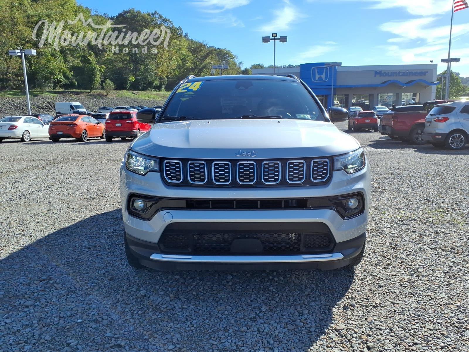Used 2024 Jeep Compass Limited AWD/4WD image 2