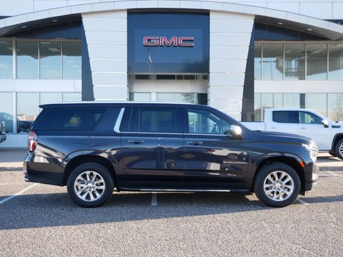 Used 2023 Chevrolet Suburban Premier AWD/4WD image 2