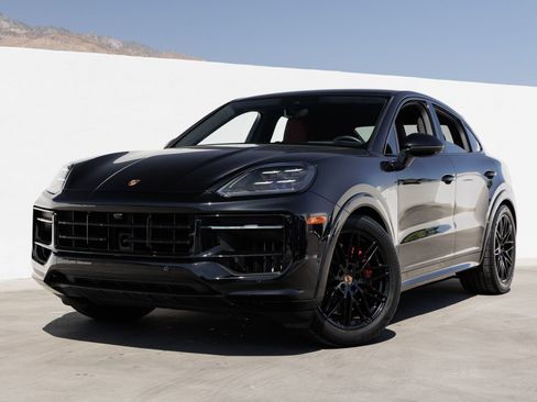 Certified 2025 Porsche Cayenne GTS AWD/4WD image 1