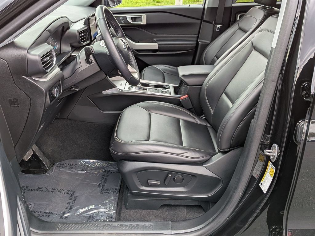 Used 2024 Ford Explorer XLT w/ Equipment Group 202A AWD/4WD image 10