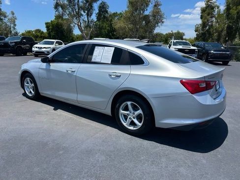 Used 2018 Chevrolet Malibu LS FWD image 4