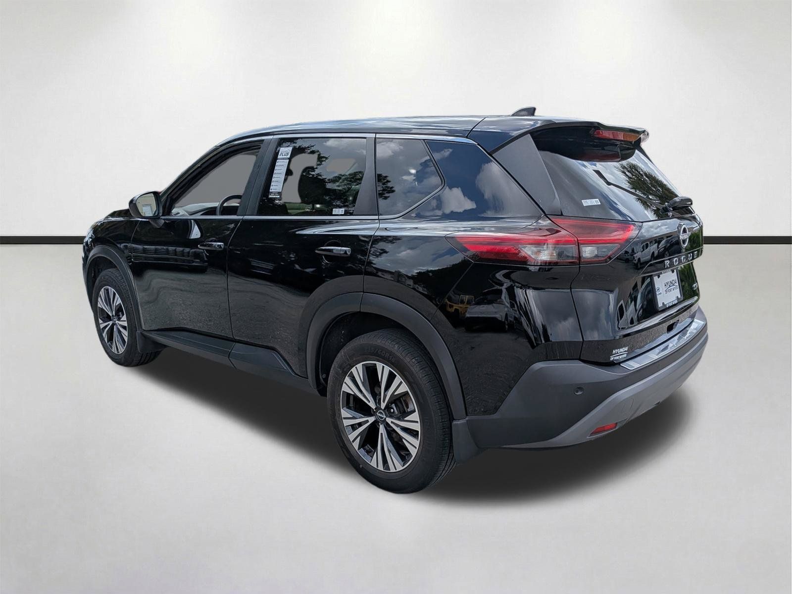 Used 2023 Nissan Rogue SV FWD image 6