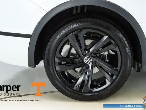 Used 2023 Volkswagen Tiguan SE R-Line image 13