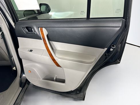 Used 2013 Toyota Highlander Limited image 30