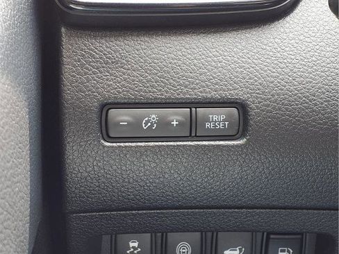 Certified 2019 Nissan Rogue SV image 25