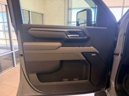 Used 2025 Chevrolet Silverado 2500 ZR2 w/ Technology Package AWD/4WD image 12