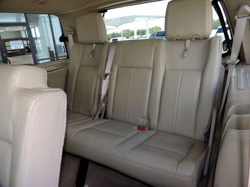 Used 2014 Ford Expedition XLT w/ Equipment Group 201A RWD image 19