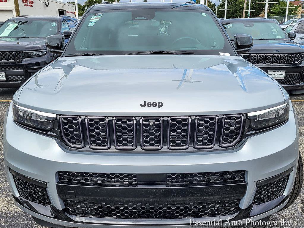 Used 2025 Jeep Grand Cherokee L Summit AWD/4WD image 6
