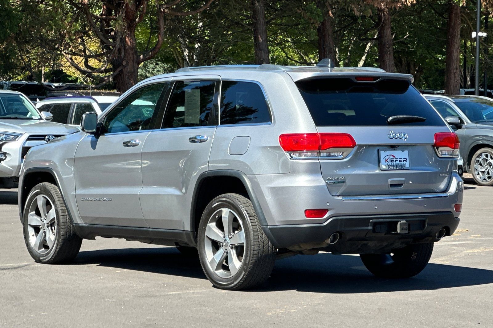 Used 2015 Jeep Grand Cherokee Limited w/ Luxury Group II AWD/4WD image 6