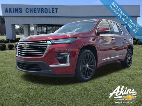 Used 2023 Chevrolet Traverse Premier FWD image 11