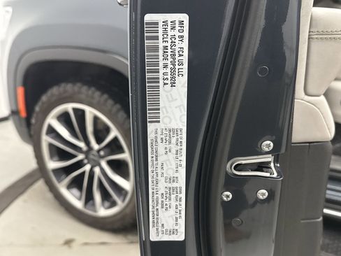 Used 2023 Jeep Wagoneer Series II w/ Premium Group I image 28