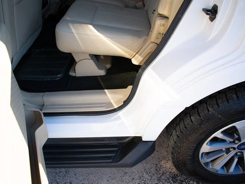 Used 2017 Ford Expedition XLT image 28