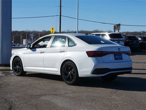 Certified 2025 Volkswagen Jetta SE image 5