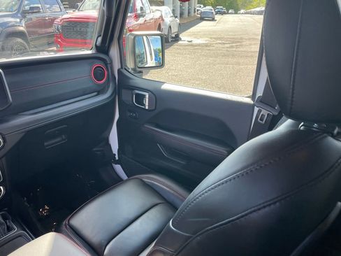 Used 2025 Jeep Wrangler Unlimited Rubicon w/ Safety Group image 23