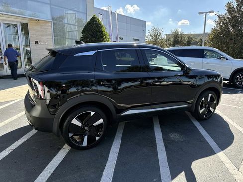 Used 2025 Nissan Kicks SR image 2