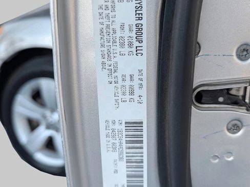 Used 2010 Dodge Caliber SXT FWD image 22