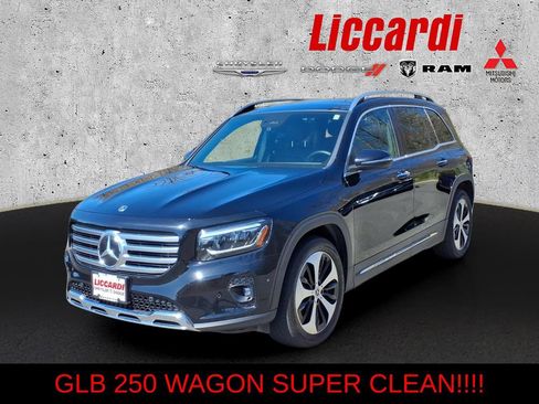 Used 2025 Mercedes-Benz GLB 250 4MATIC image 3