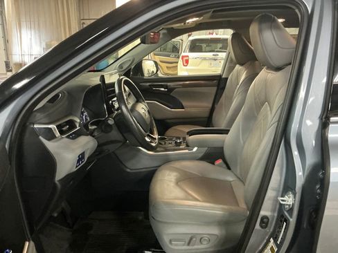 Used 2022 Toyota Highlander Platinum image 13
