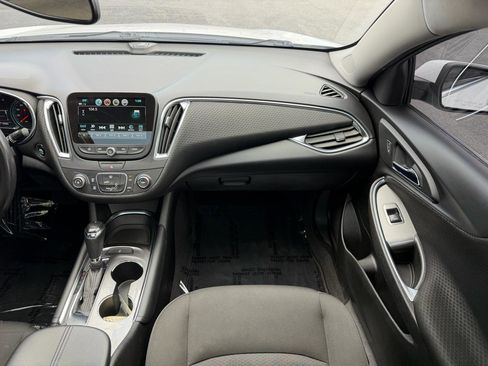 Used 2018 Chevrolet Malibu LT image 22