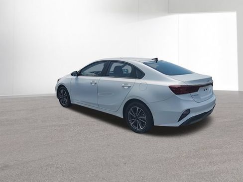 Used 2023 Kia Forte LXS w/ LXS Technology Package FWD image 6