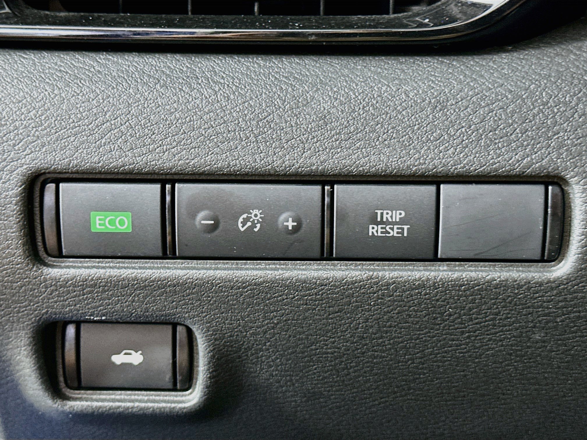 Used 2025 Nissan Sentra SR FWD image 17