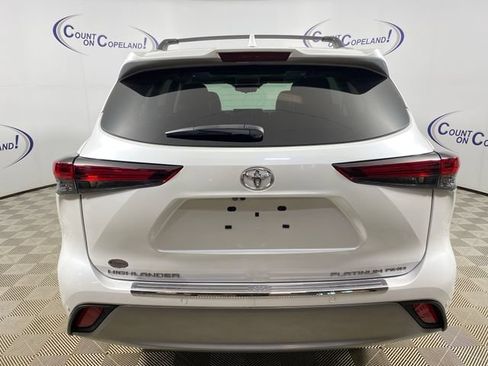 Certified 2024 Toyota Highlander Platinum AWD/4WD image 5