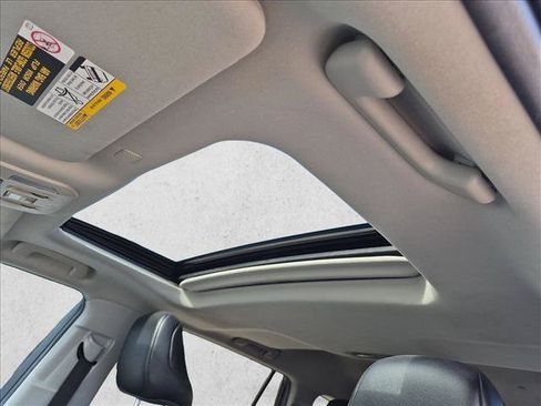 Used 2021 Toyota Highlander XLE FWD image 17
