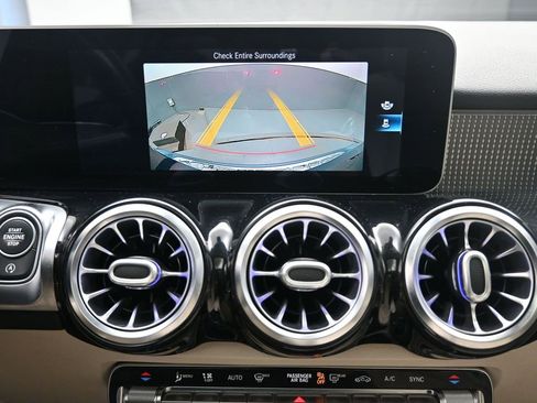 Used 2021 Mercedes-Benz GLB 250 GLB 250 w/ Premium Package image 12