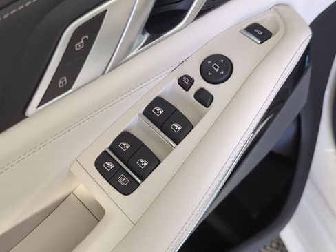 New 2026 BMW X7 M60i image 21